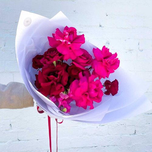 Valentine-Premium-Roses-En-Masse---Red-Fuschia